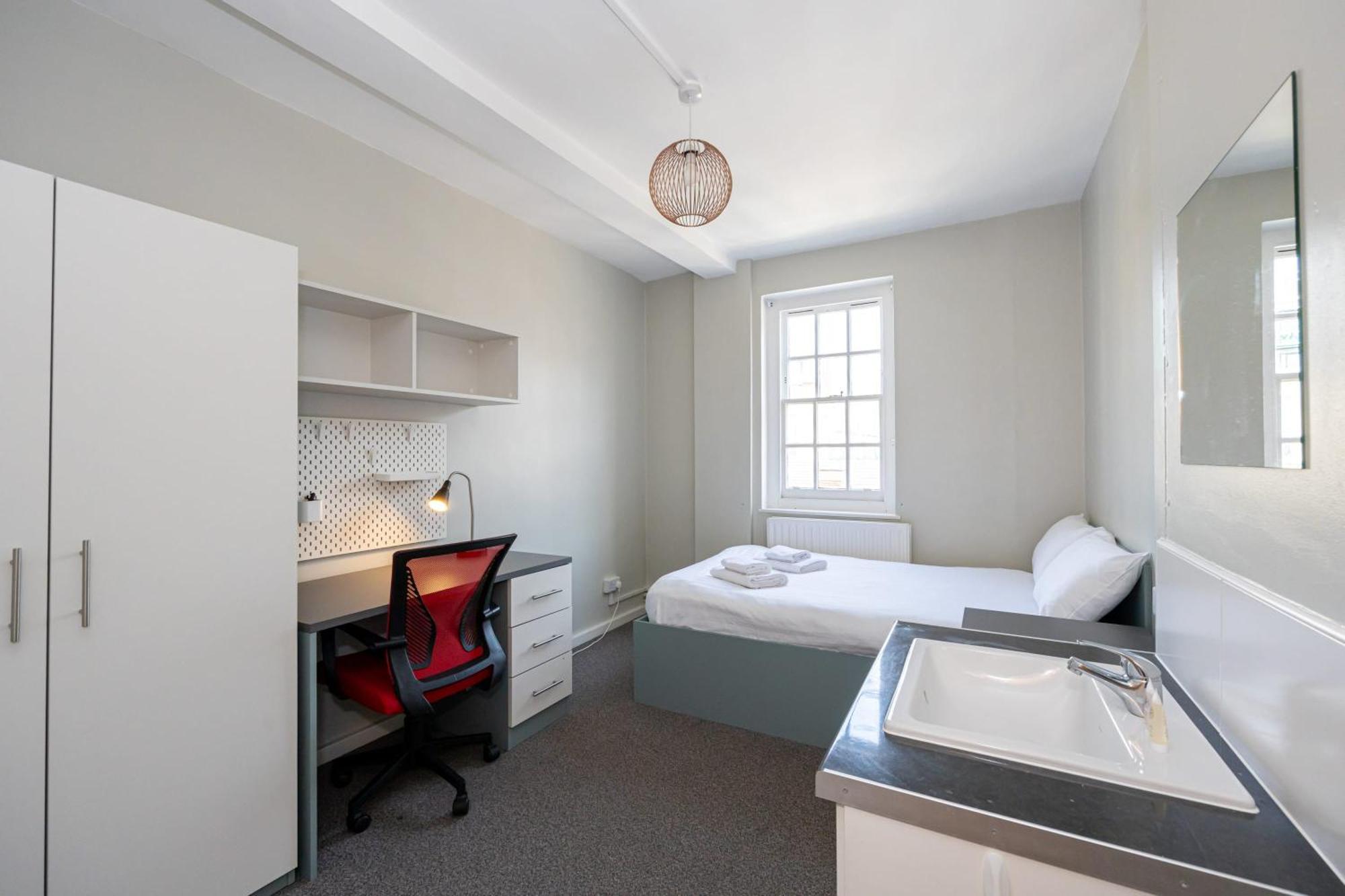 Spacious Room With Shared Facilities لندن المظهر الخارجي الصورة