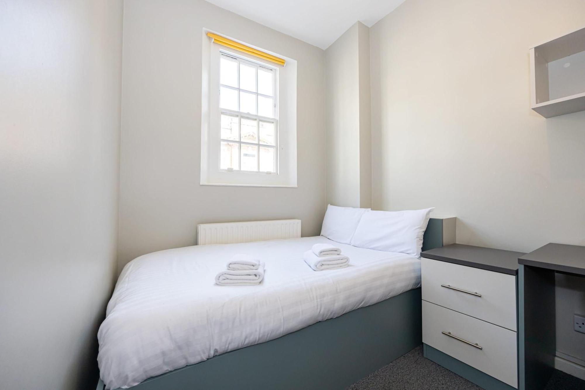 Spacious Room With Shared Facilities لندن المظهر الخارجي الصورة