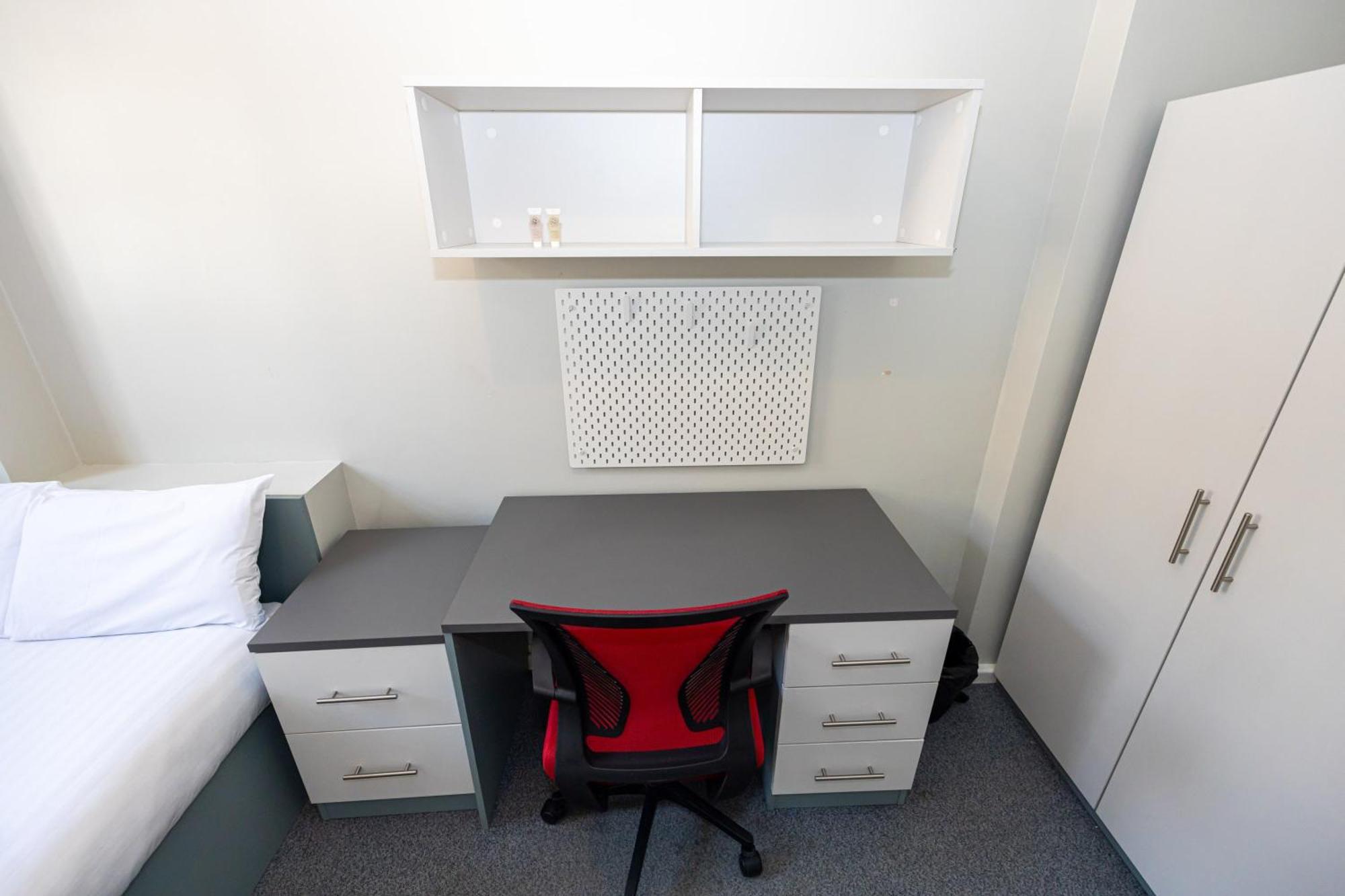 Spacious Room With Shared Facilities لندن المظهر الخارجي الصورة