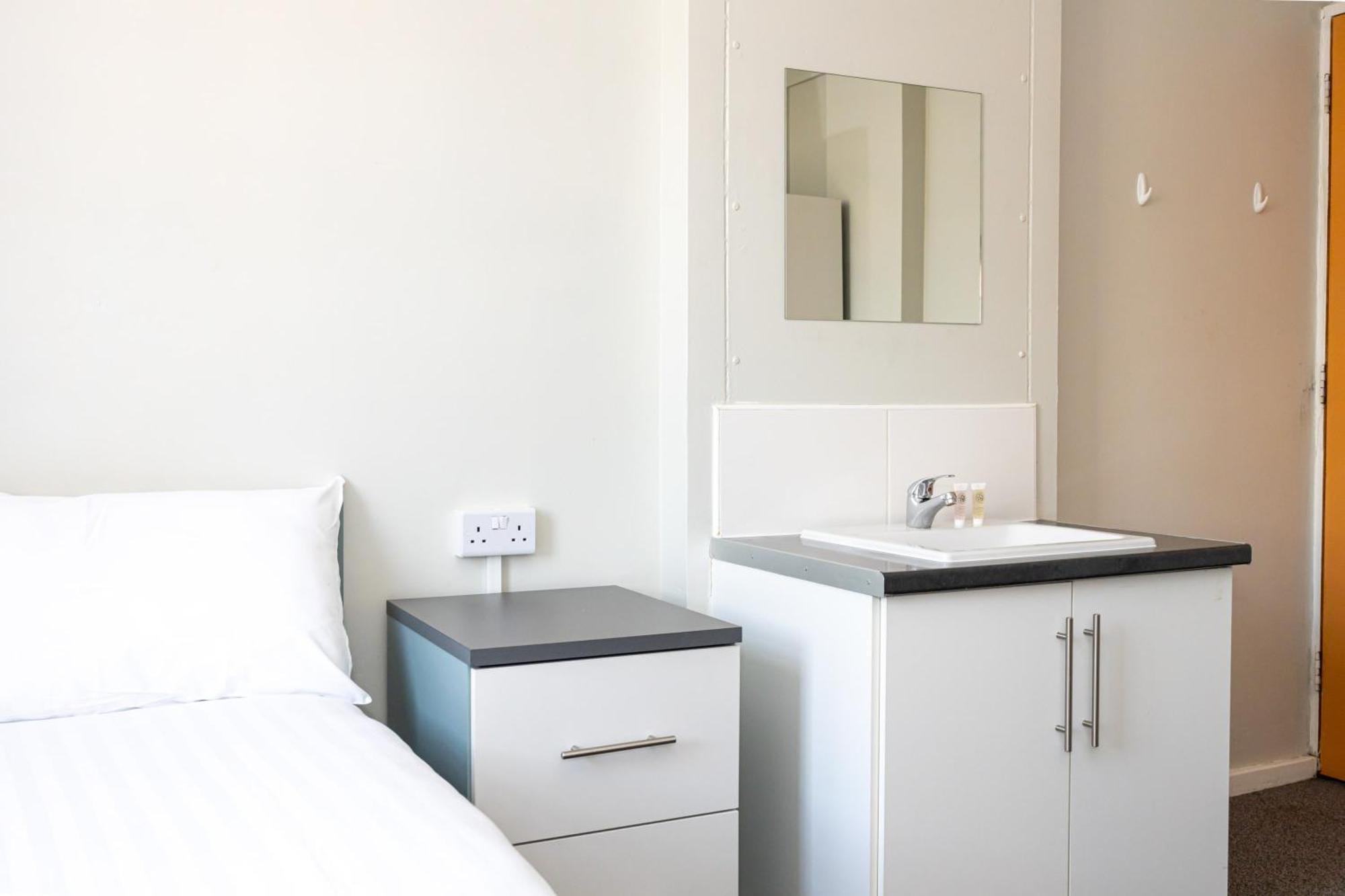 Spacious Room With Shared Facilities لندن المظهر الخارجي الصورة