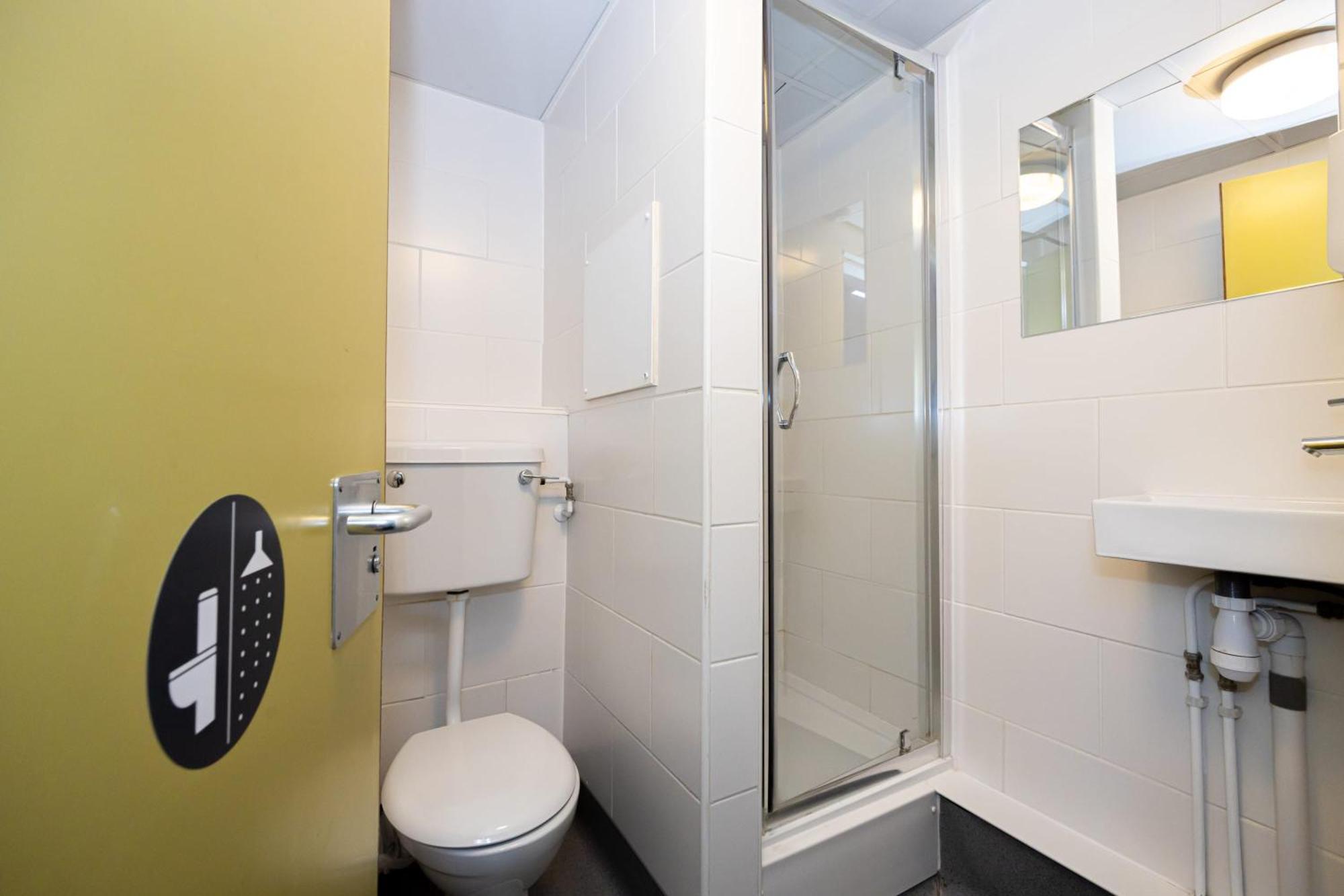 Spacious Room With Shared Facilities لندن المظهر الخارجي الصورة