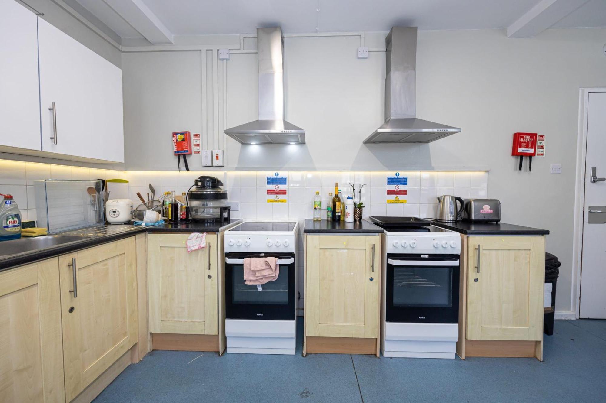 Spacious Room With Shared Facilities لندن المظهر الخارجي الصورة